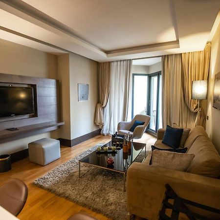 Gray Boutique Hotel Казабланка Екстериор снимка A living room in a hotel suite