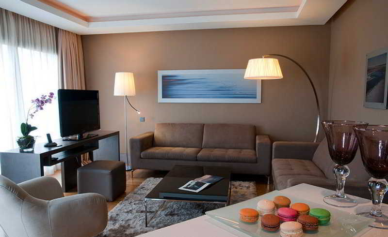 Gray Boutique Hotel Казабланка Екстериор снимка A living room in a hotel suite